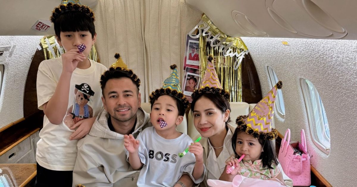 Raffi Ahmad menuai kritik tajam usai pamer kemewahan ultah di jet pribadi saat menjabat sebagai pejabat negara. (Foto: tangkapan layar Instagram)