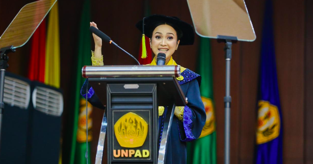 Luar Biasa! Desainer Laely Indah Lestari Raih Gelar Doktor Unpad Cuma 2 Tahun