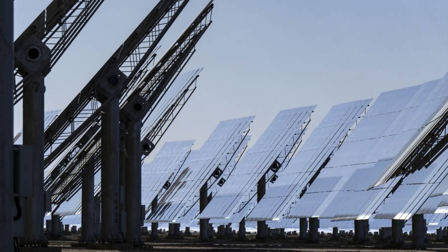 Wamen ESDM Pasang Badan: Panel Surya Lokal Harus Bebas Bea Masuk AS!