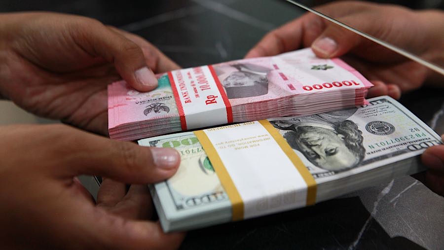 Rupiah Berupaya Bangkit di Tengah Gejolak Pasar Global Hari Ini