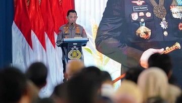 Kapolri Jenderal Listyo Sigit memimpin penanaman jagung serentak di Ogan Ilir, Sumatera Selatan, Sabtu (7/3/2026) (Dok.Polri)