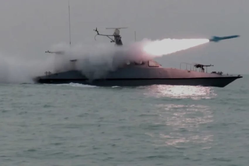 Eskalasi Ancaman di Teluk Persia: Garda Pertahanan Iran Menggertak Balik Targetkan Pelabuhan Arab Jika Diserang