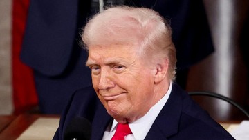 Presiden AS Donald Trump curiga Presiden Rusia Vladimir Putin bantu Iran. (REUTERS/Kevin Lamarque)