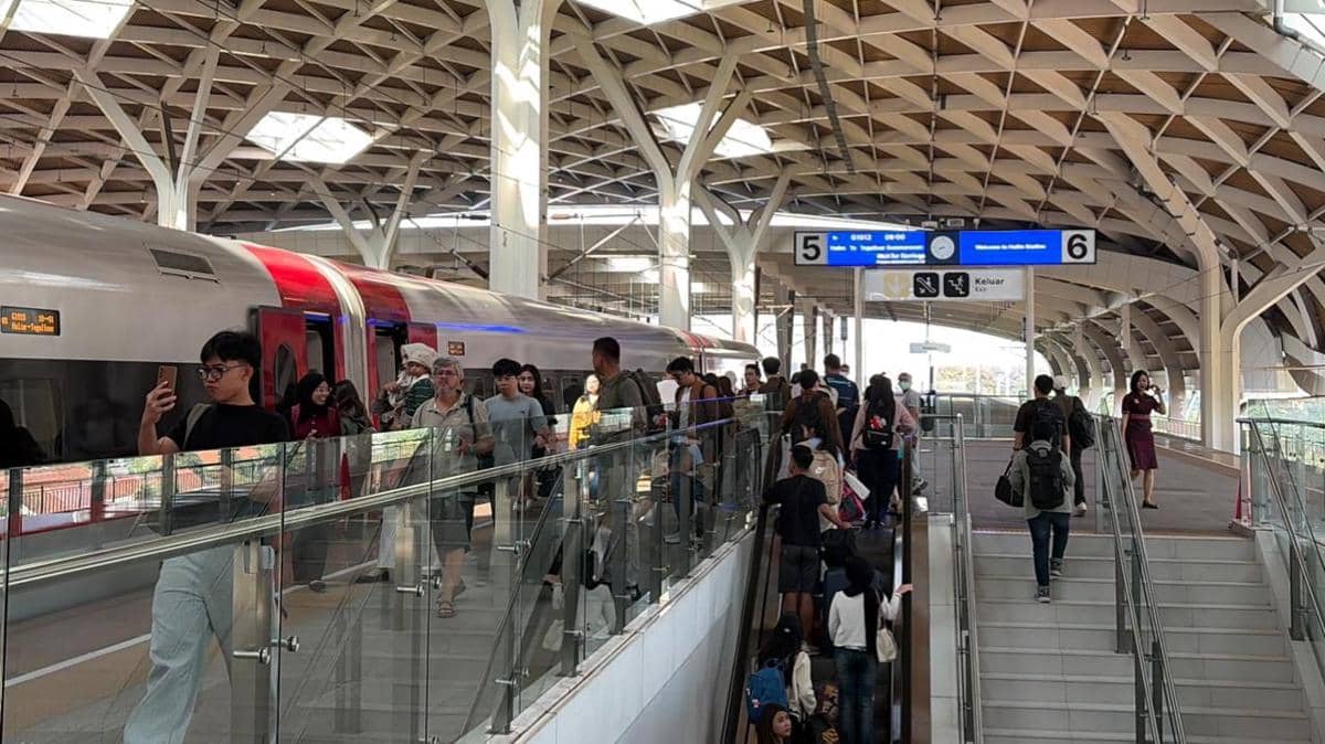 Whoosh Diprediksi Angkut 301 Ribu Penumpang Saat Lebaran 2026, KCIC Siapkan Peningkatan Layanan