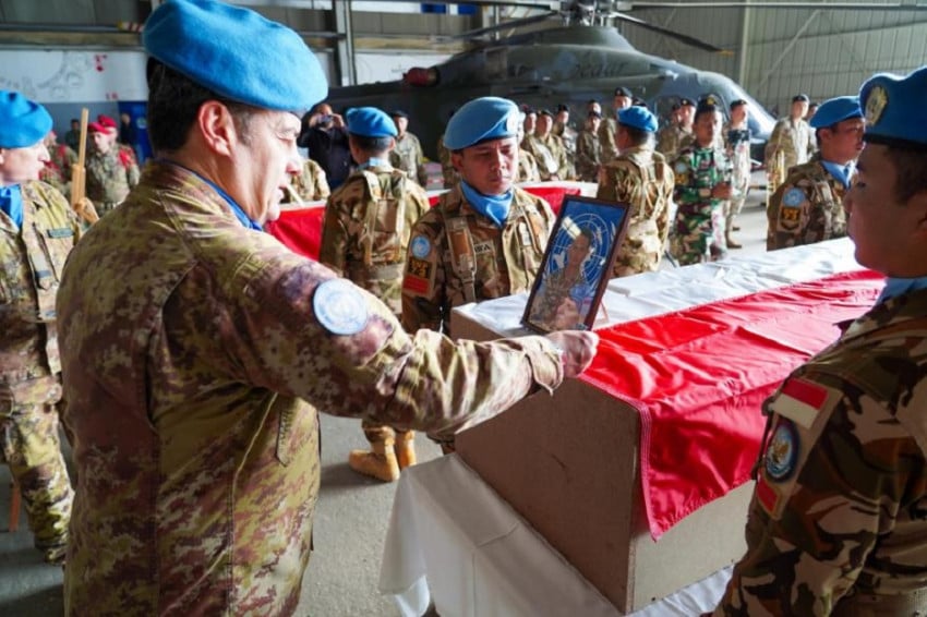 UNIFIL menggelar upacara penghormatan bagi 3 prajurit TNI yang gugur saat menjalankan misi pasukan perdamaian di Lebanon. Foto/istimewa