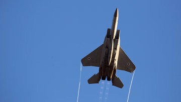 Duel Penyelamatan di Udara: Jet Tempur F-15 AS Jatuh, Iran Klaim Menembak Jatuh, Pengejaran Awak Dimulai!