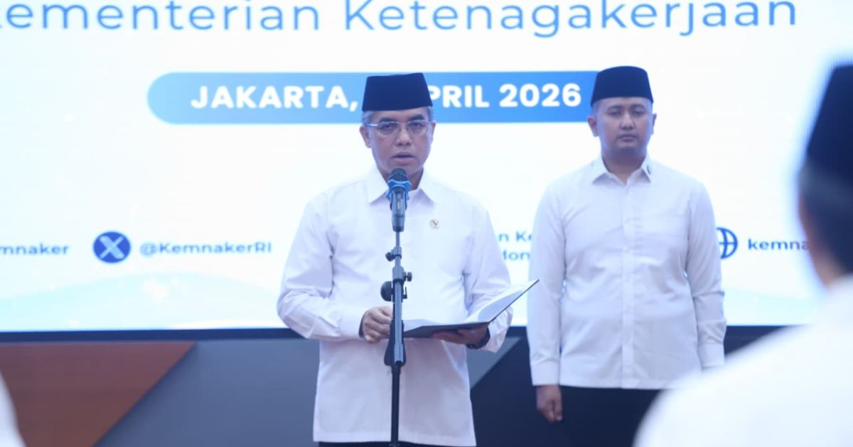Menaker Yassierli melantik 12 Pejabat Pimpinan Tinggi Pratama Kemnaker guna memperkuat layanan ketenagakerjaan. [Foto: Kemnaker]