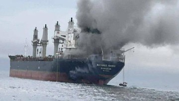 Ketegangan Memuncak di Selat Hormuz: Kapal Iran Lepaskan Tembakan ke Arah Armada Komersial