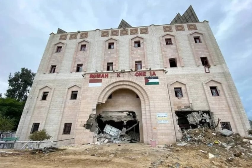 Kemlu RI Angkat Bicara Keras atas Pemasangan Spanduk Kontroversial di Reruntuhan Rumah Sakit Indonesia Gaza