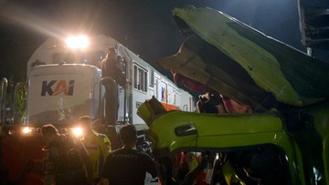Kronologi Sopir Truk Nekat Terobos Palang Pintu, KA Dhoho Tertahan di Blitar