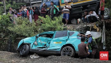 Kronologi Kecelakaan Maut di Bekasi Timur: Polisi Segera Periksa Sopir Taksi dan Masinis Kereta