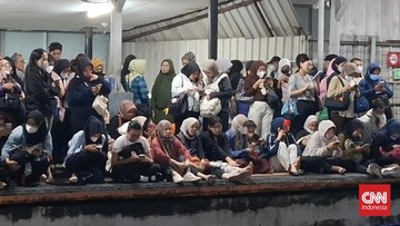 Banjir dan Percikan Api Lumpuhkan KRL Green Line, Penumpang Terjebak di Stasiun Kebayoran dan Rawa Buntu
