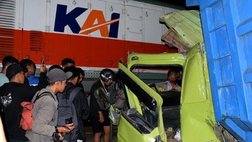 Tragedi Maut di Perlintasan Kereta: KA Putri Deli Hantam Truk Pasir di Tanjungbalai, Sopir Tewas di Lokasi