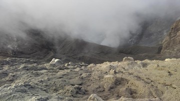 Detik-detik Genting: Dua Turis Asing Terdeteksi Hanya 30 Meter dari Kawah Aktif Gunung Dukono