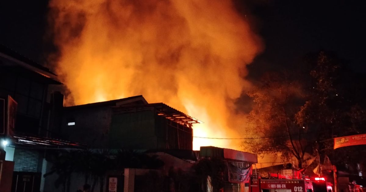 Kebakaran Hebat di Ciputat, Tiga Bengkel dan Usaha Kusen Ludes dalam Semalam