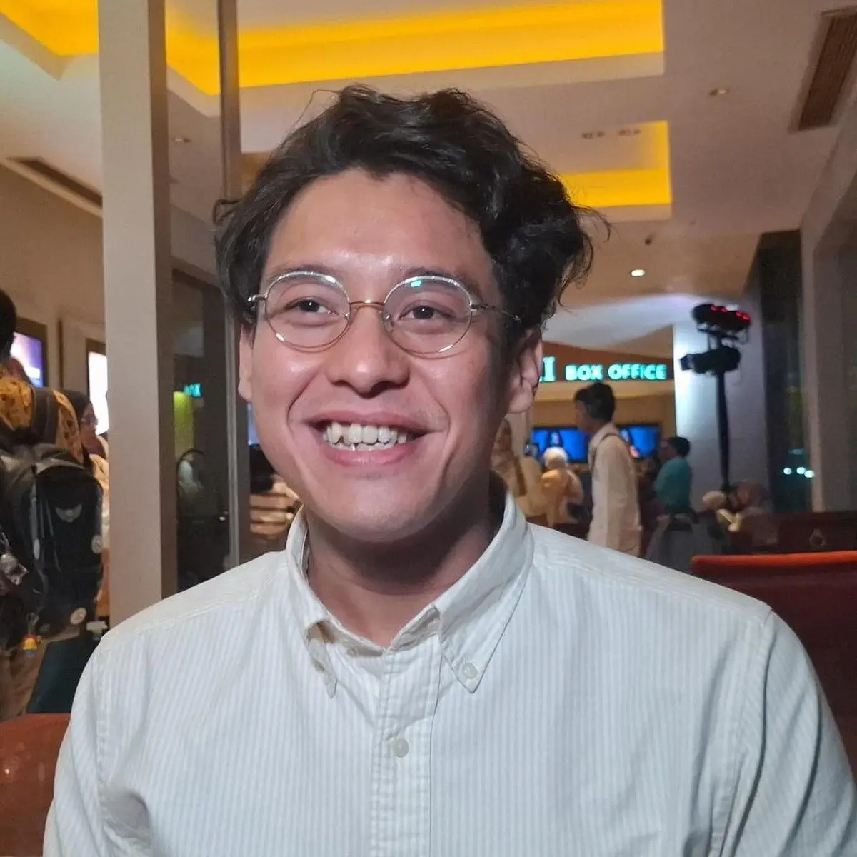 Ardhito Pramono Rela Berubah Total Demi Peran Mahasiswa 'Culun' di Film Horor Komedi 'Gudang Merica'