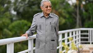 Refleksi 65 Menit Mahathir Mohamad: Mengapa Label Kontroversial Ia Anggap Angin Lalu