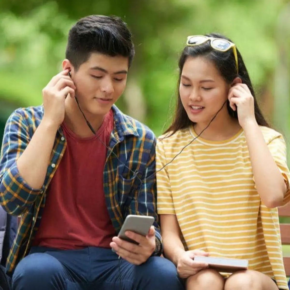 Soundtrack Hati yang Tersembunyi: Menggali Kekuatan Musik dalam Kisah Cinta Tak Tersampaikan