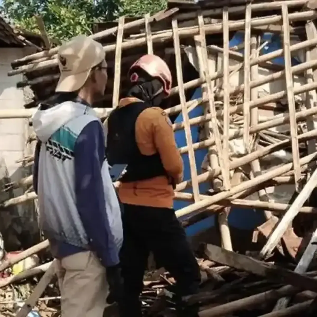 Hujan Deras dan Angin Kencang Terjang Bogor, Tembok Perumahan Ambruk dan Lima Warga Mengungsi