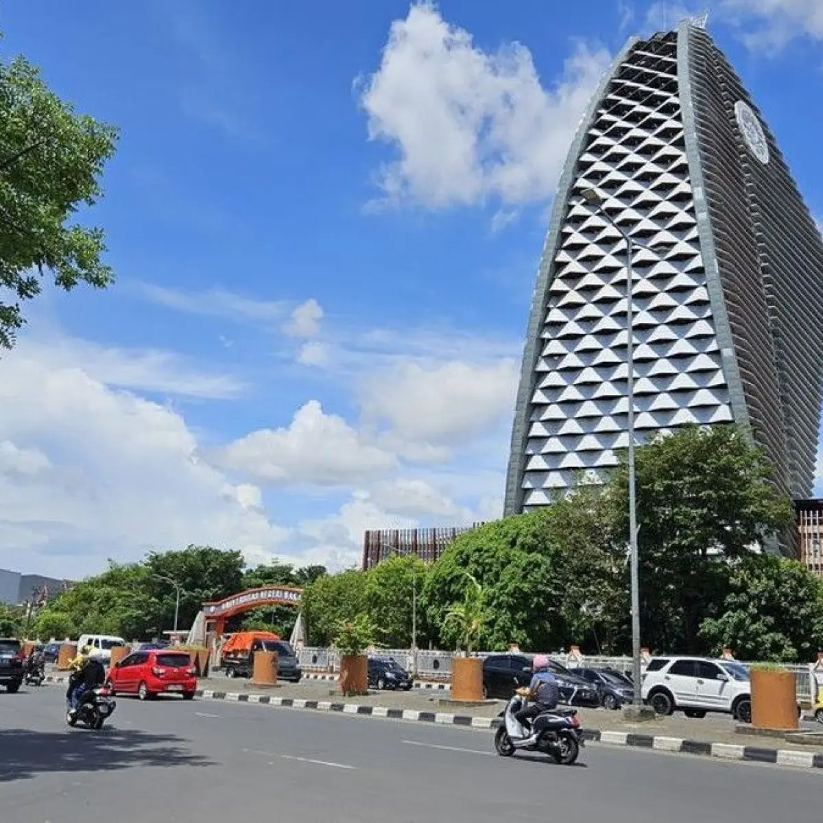 BMKG Peringatkan Warga Makassar dan Sulsel: Waspada Hujan Petir Disertai Angin Kencang pada Minggu, 24 Mei 2026