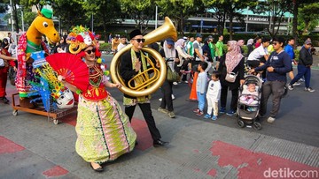 Ondel-Ondel dan Tanjidor Meriahkan CFD Bundaran HI, Rayakan Puncak HUT Jakarta dengan Nuansa Budaya Betawi