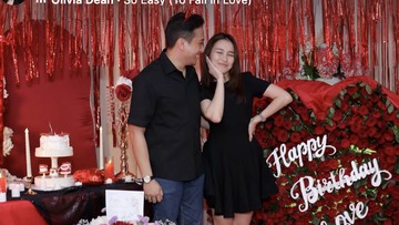 Kejutan Manis dan Karangan Bunga Mewah Hiasi Perayaan Ulang Tahun ke-34 Ayu Ting Ting