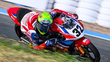 Podium Juara: Kiandra Ramadhipa Dominasi Sachsenring, Kokohkan Posisi di Red Bull MotoGP Rookies Cup