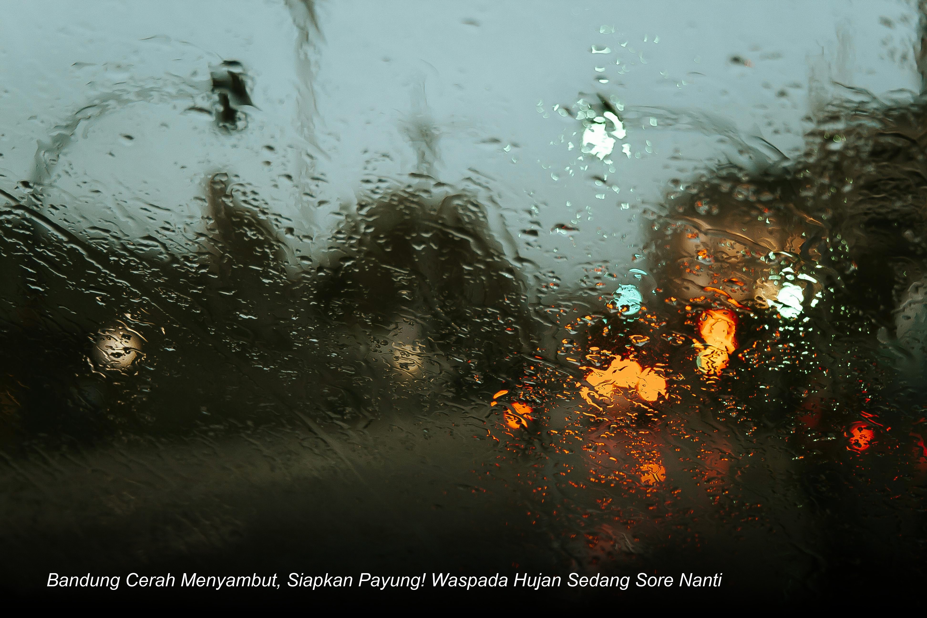 Bandung Cerah Menyambut, Siapkan Payung! Waspada Hujan Sedang Sore Nanti