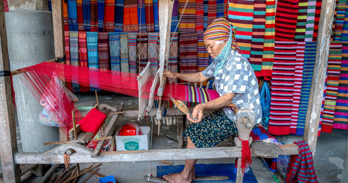 Strategi Mengembangkan Potensi Lokal untuk Pertumbuhan Ekonomi Berkelanjutan